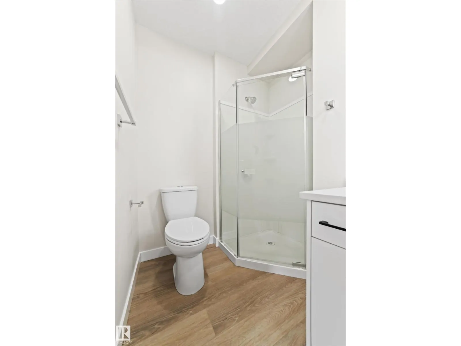 5032 55 AVE