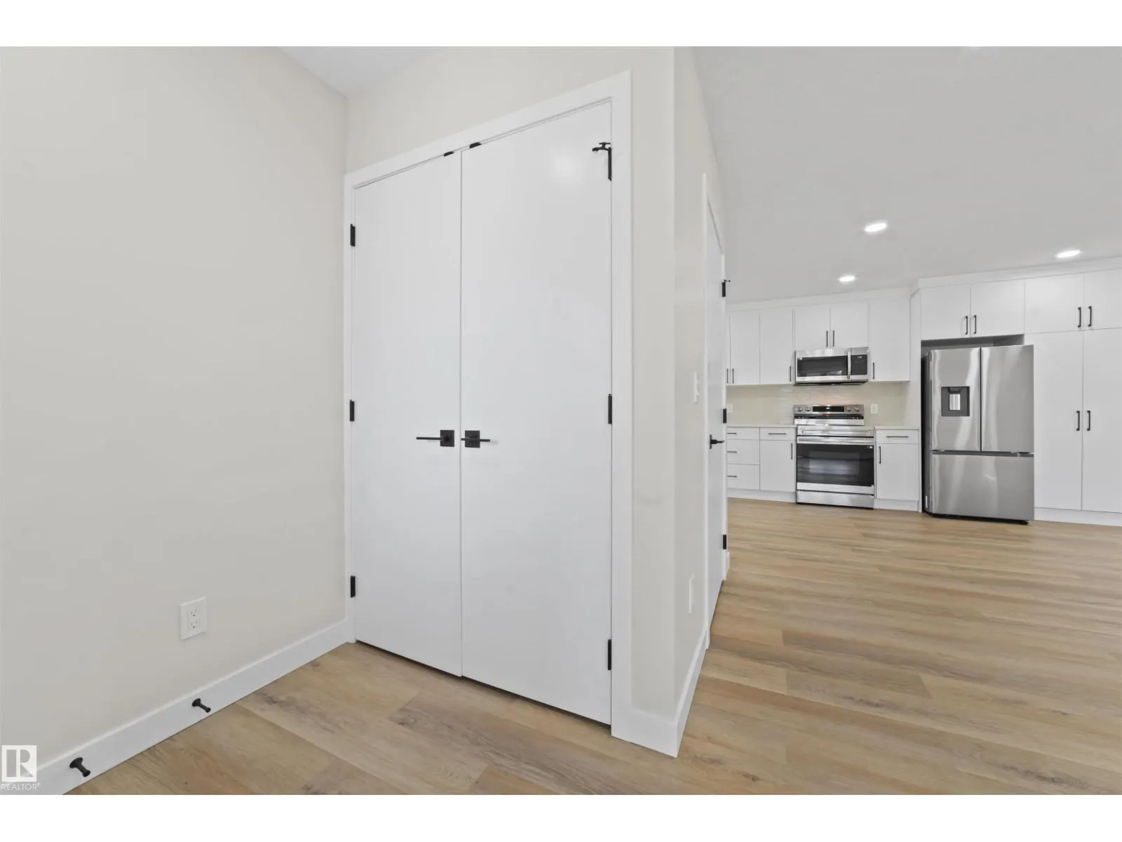 5032 55 AVE
