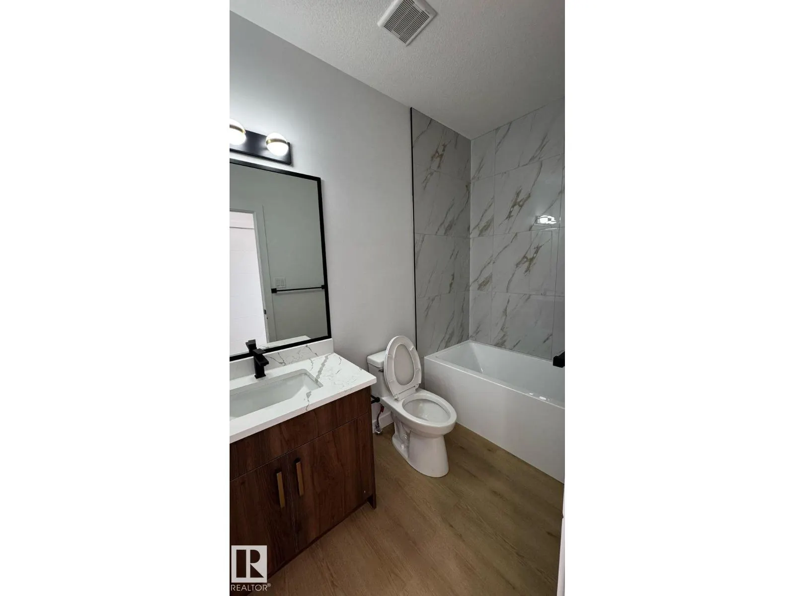 #3608 39 AVE AV
