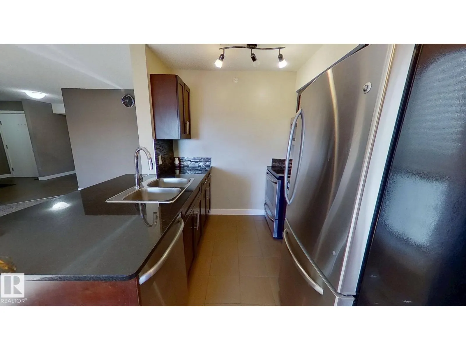 #402 11804 22 AV SW