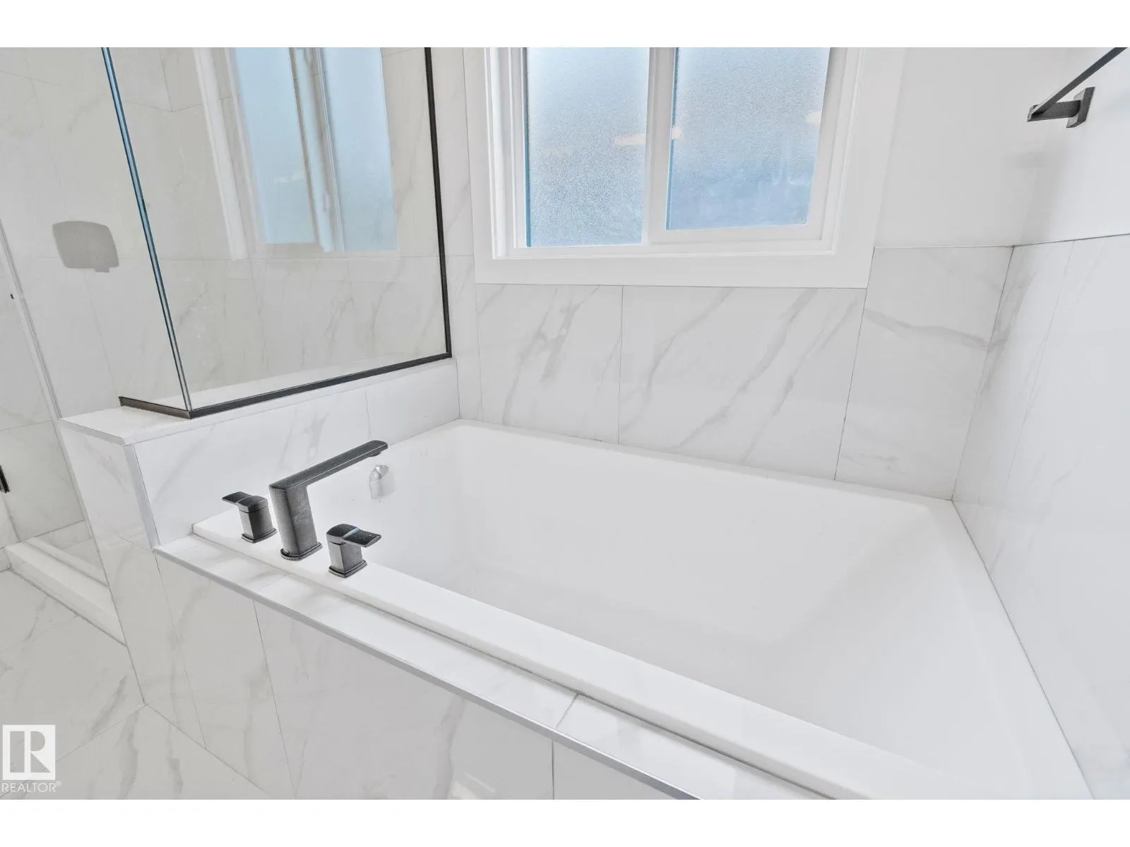 11140 126 ST E NW