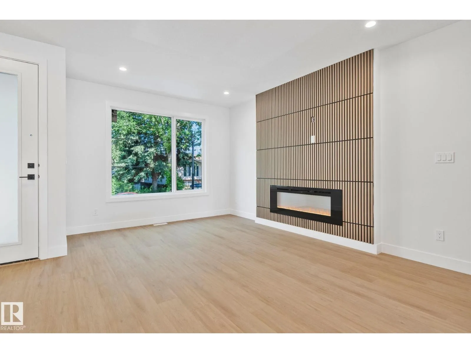 11140 126 ST E NW