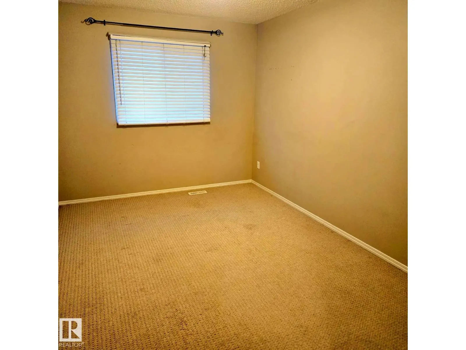 #20 120 MAGRATH RD NW