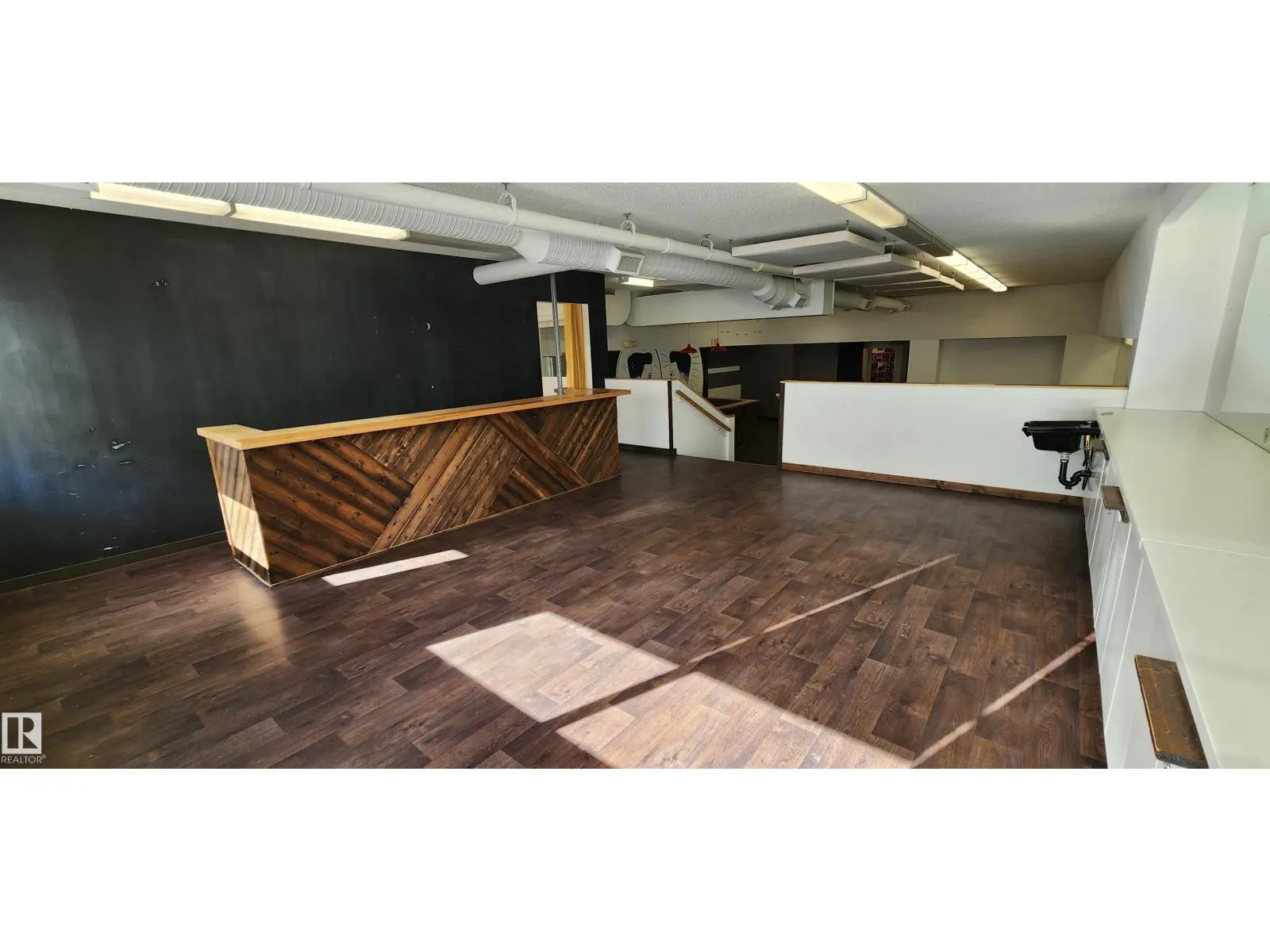 10011 82 AV NW NW
