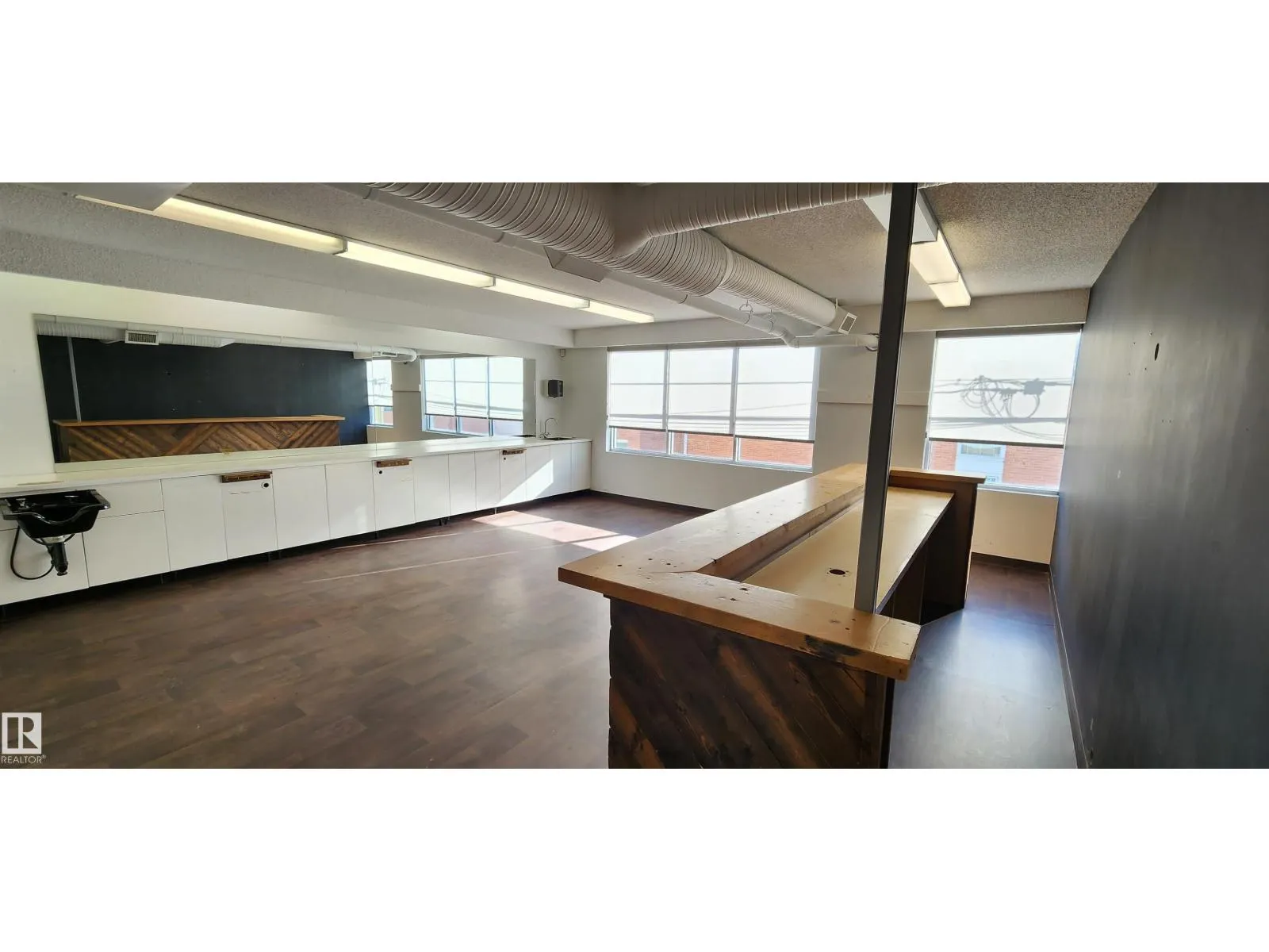 10011 82 AV NW NW
