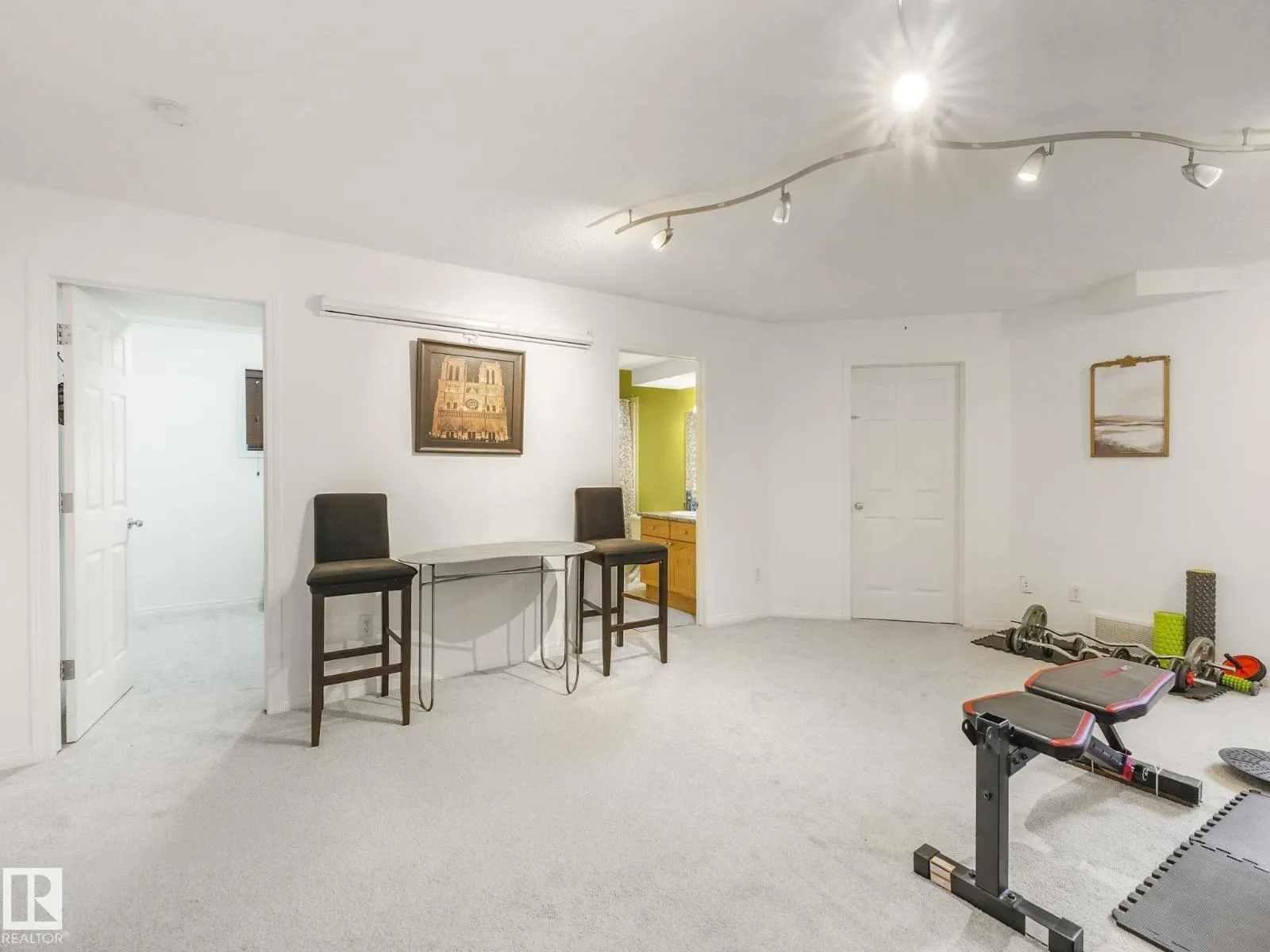 3239 21 ST NW