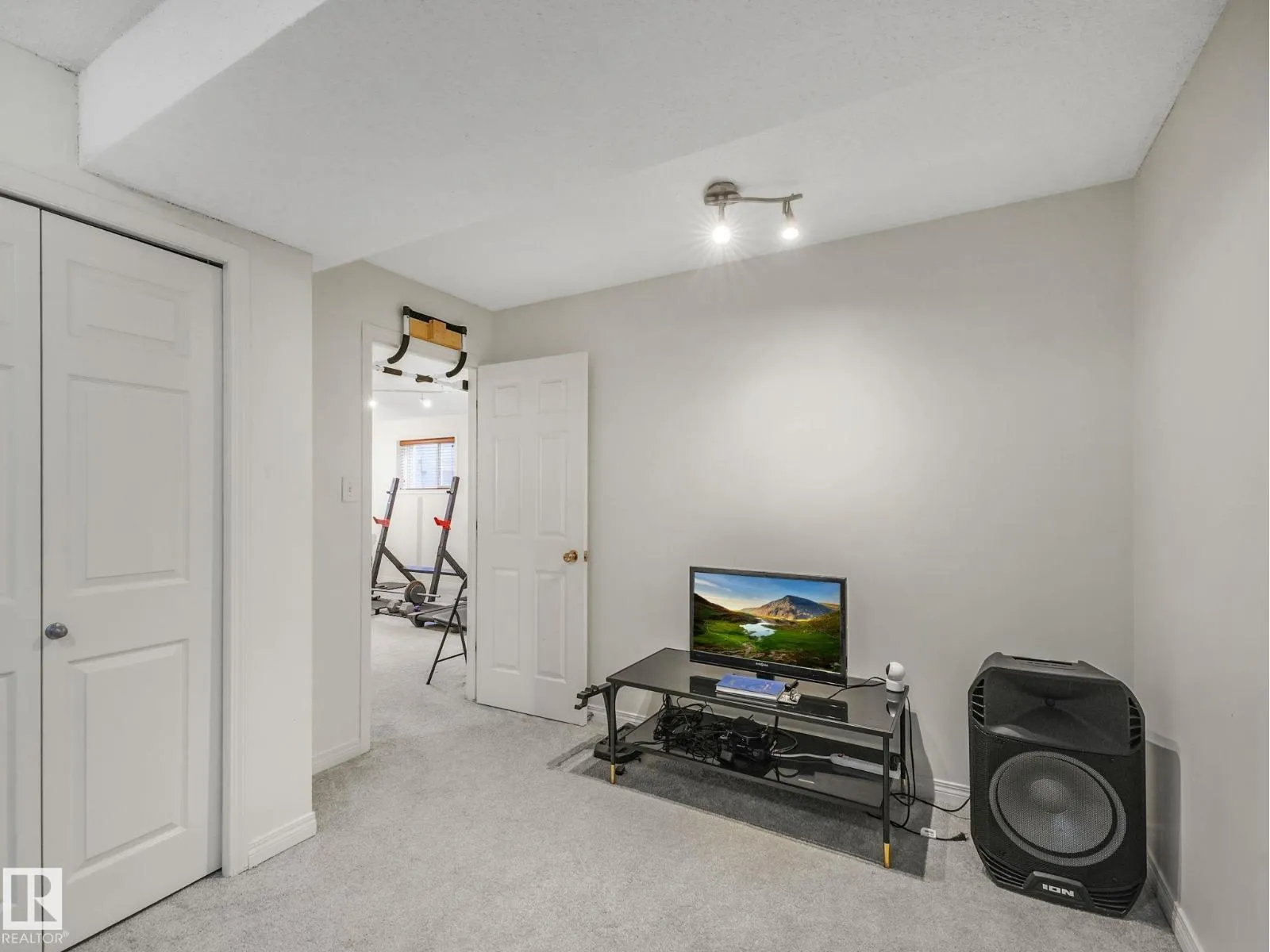 3239 21 ST NW