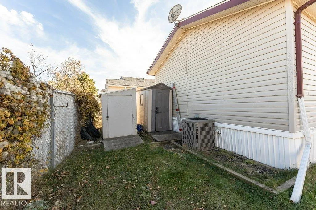 320 Maple Wood DR NW
