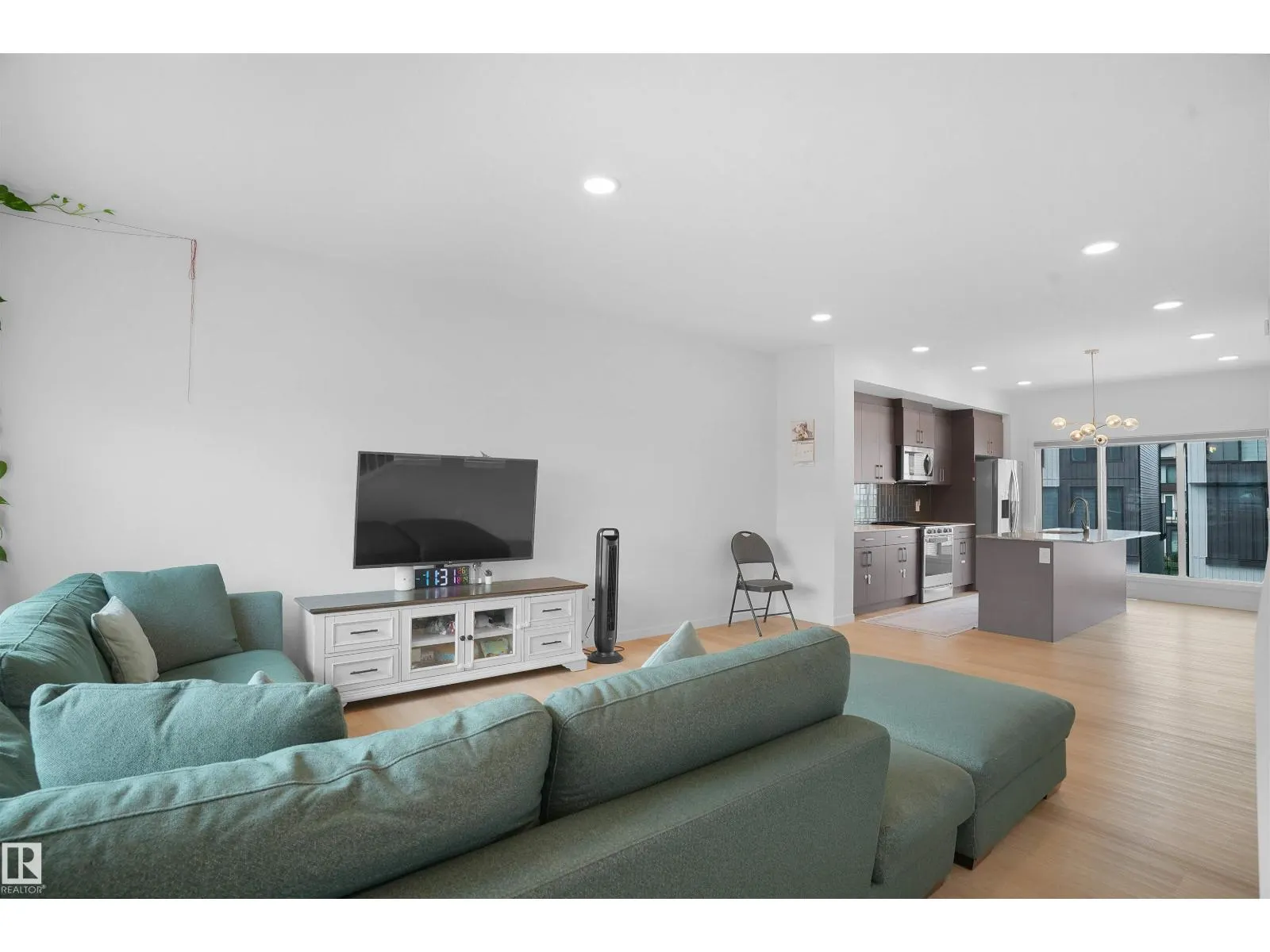 510 37 ST SW