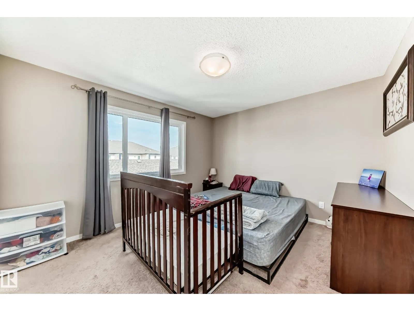 1426 26 AV NW