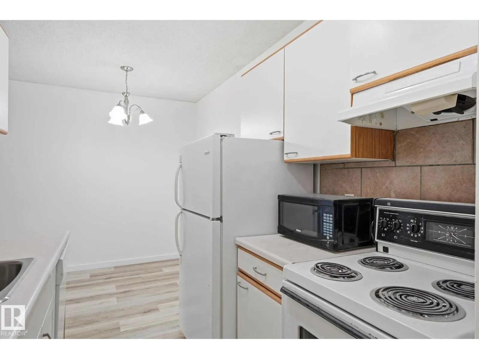 #205 9028 JASPER AV NW