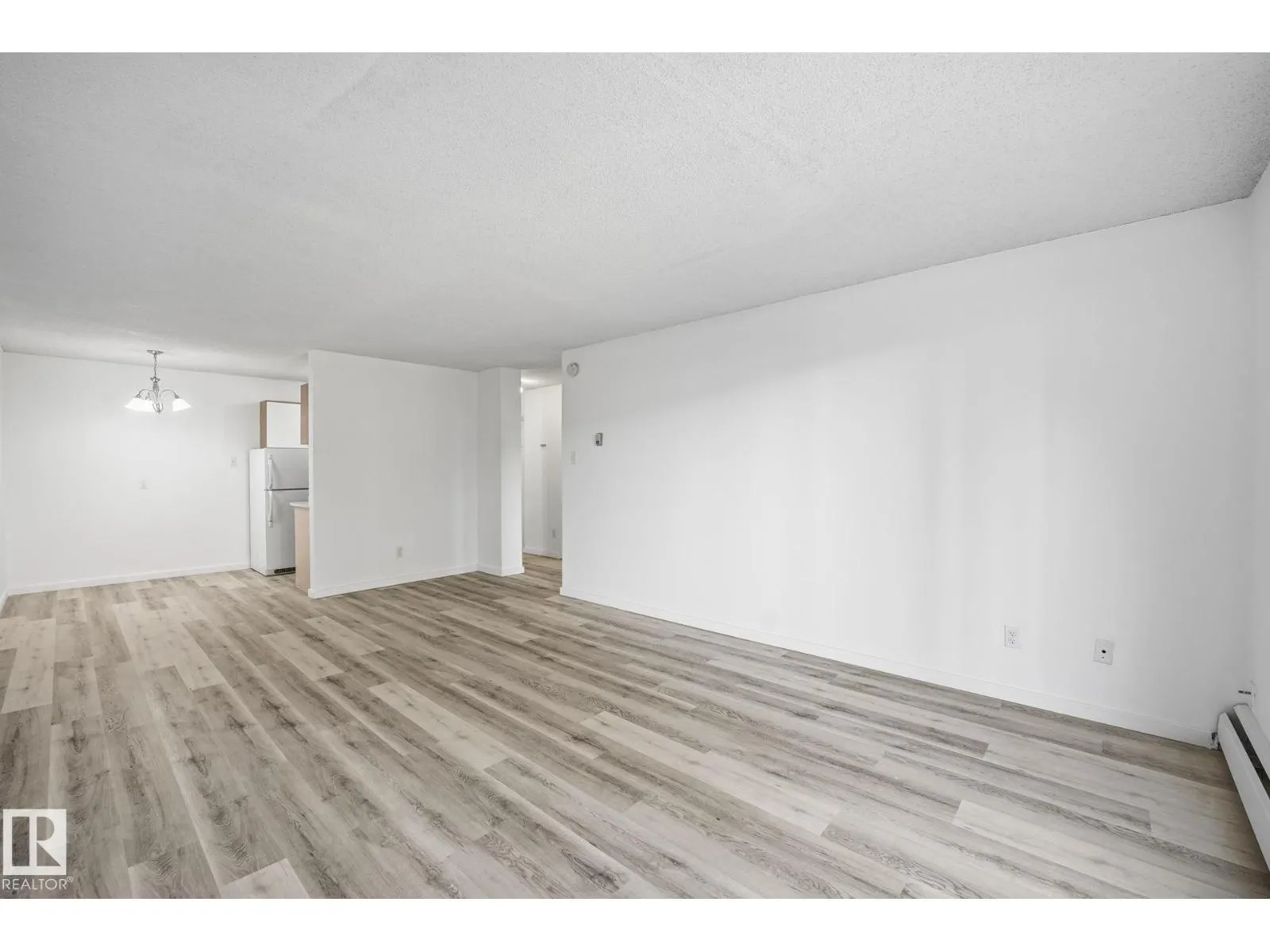 #205 9028 JASPER AV NW
