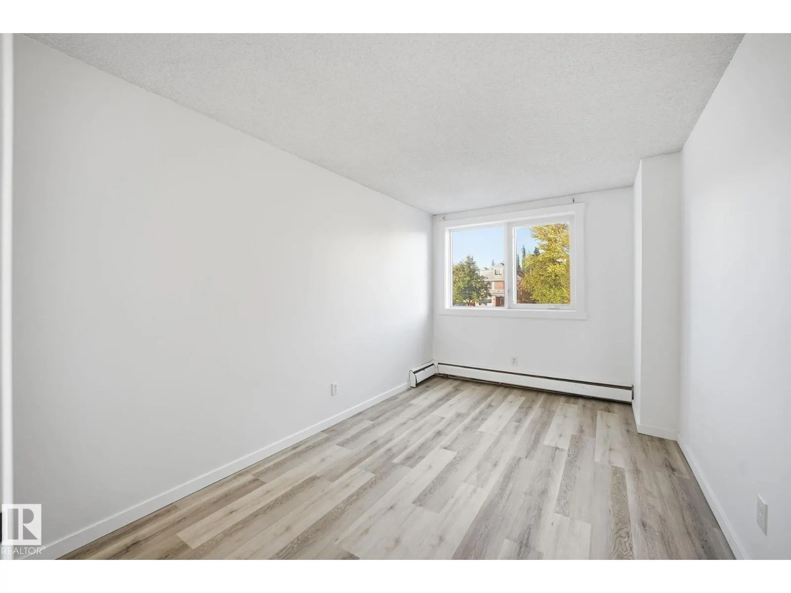 #205 9028 JASPER AV NW