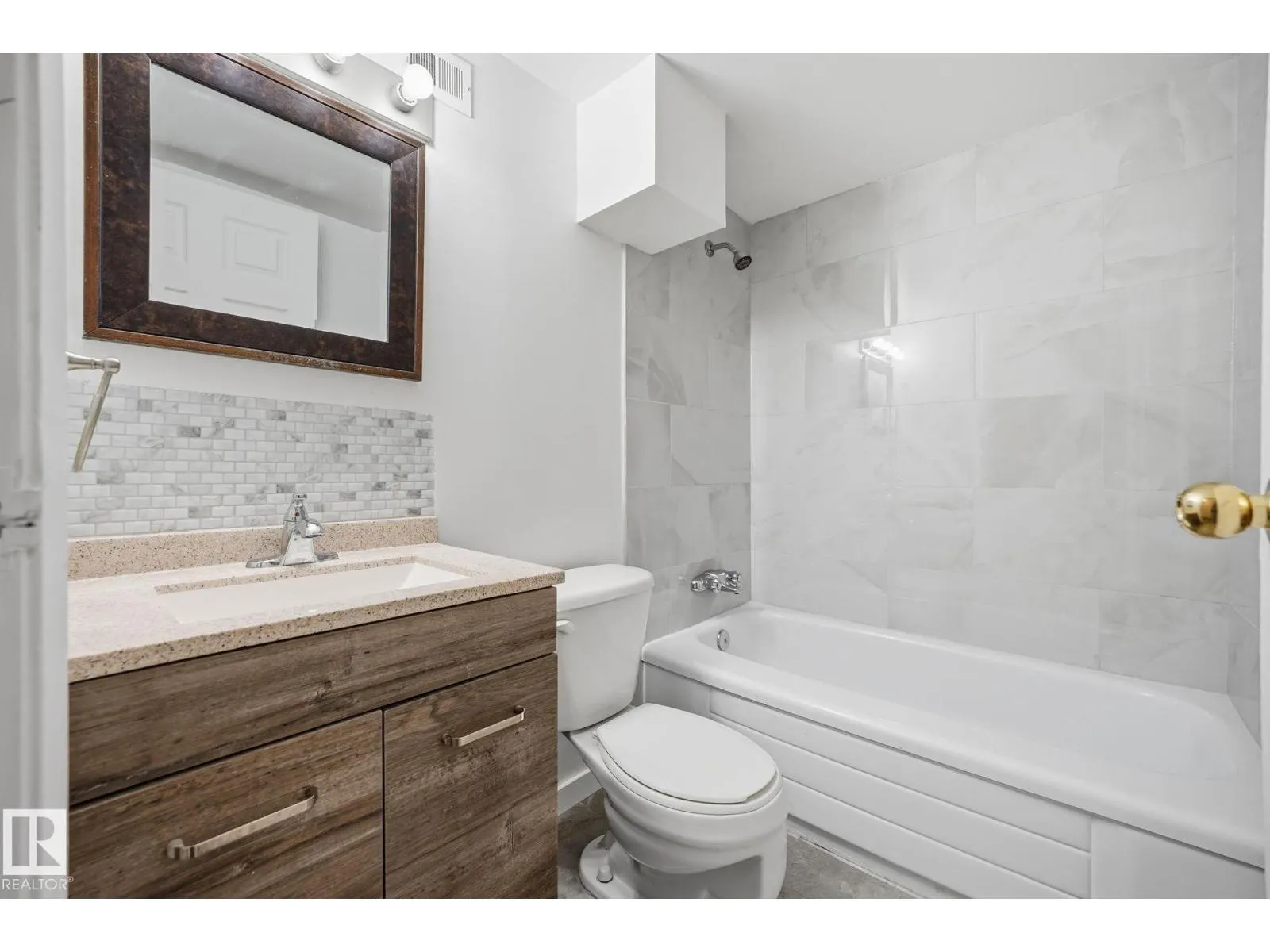 #205 9028 JASPER AV NW