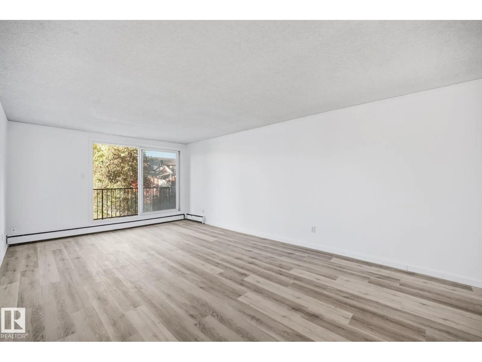 #205 9028 JASPER AV NW