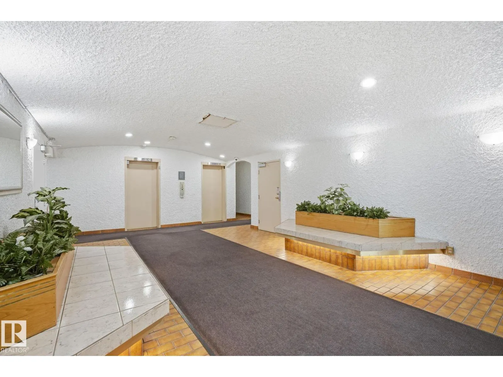 #205 9028 JASPER AV NW
