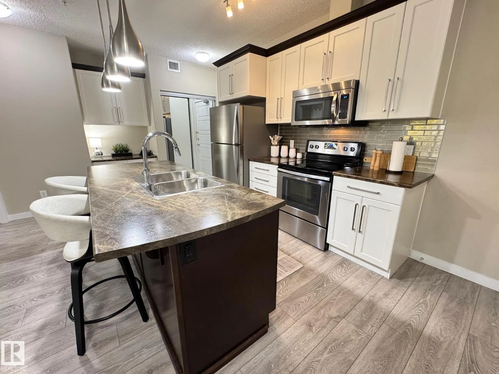 #218 508 Griesbach PR NW