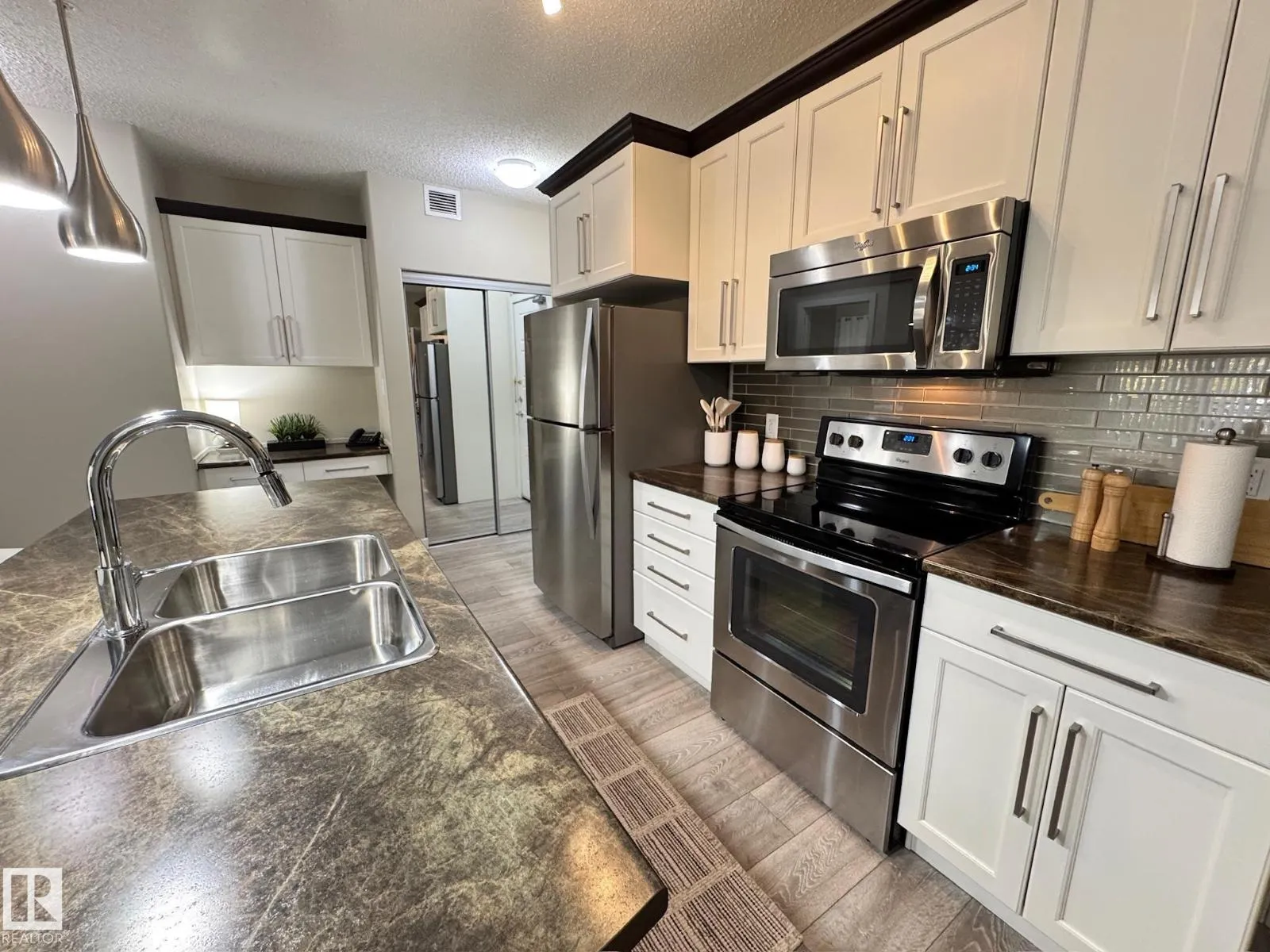 #218 508 Griesbach PR NW