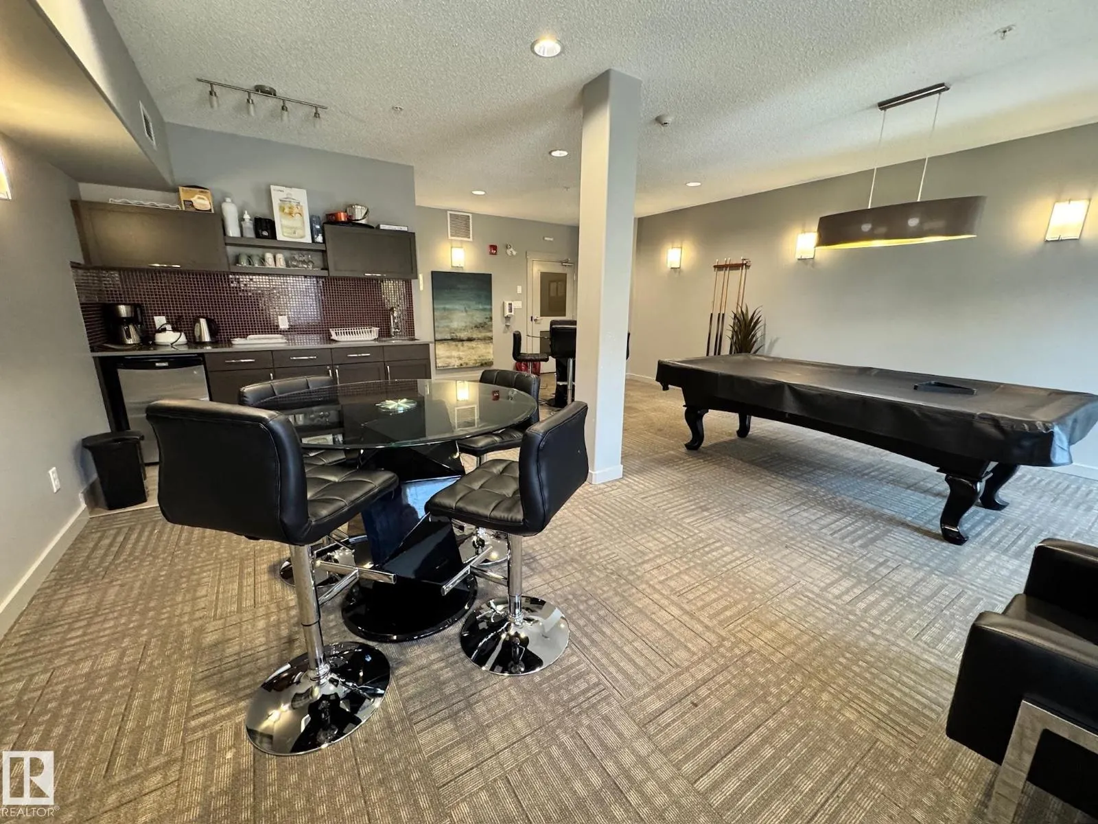 #218 508 Griesbach PR NW