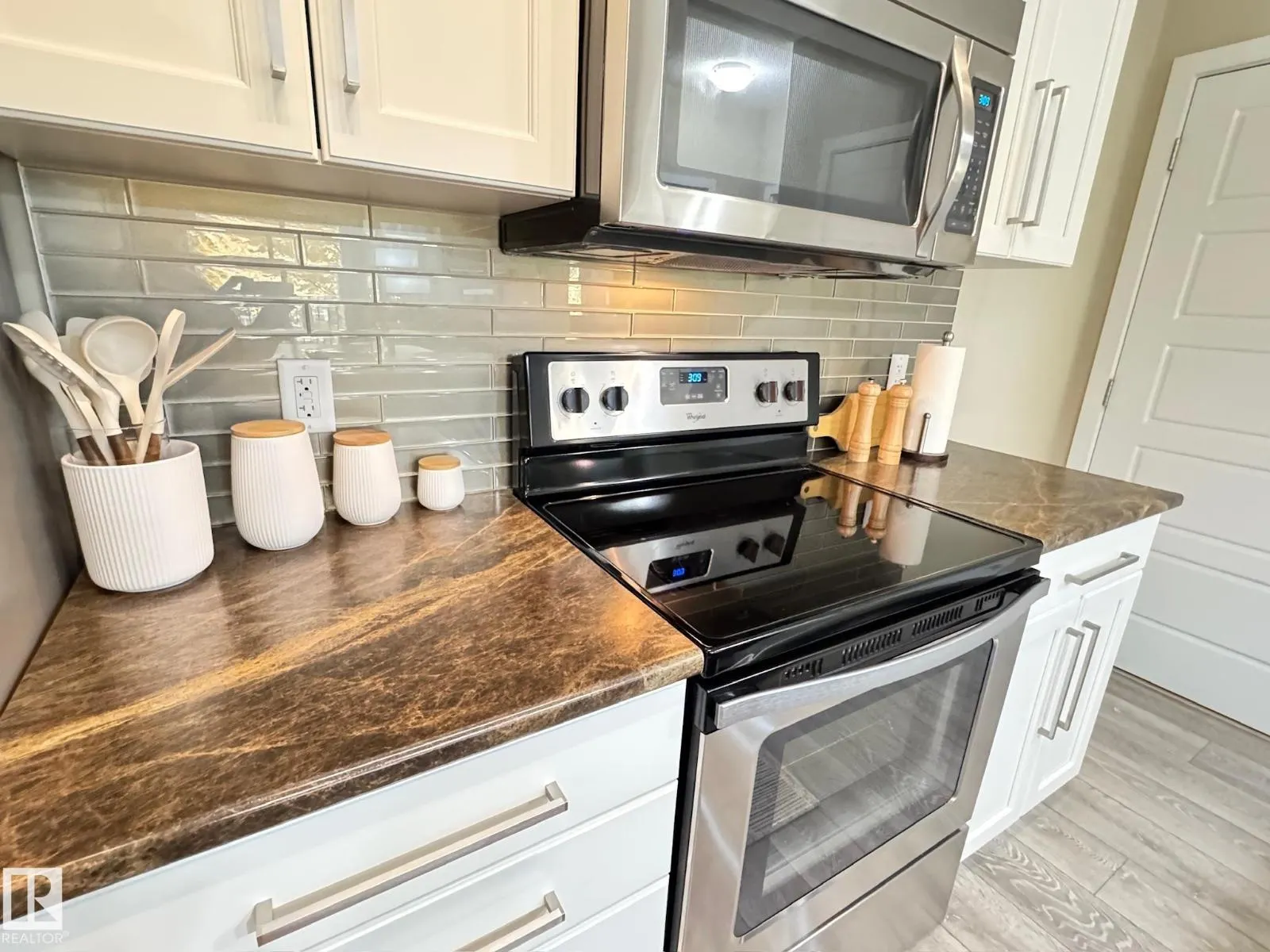#218 508 Griesbach PR NW