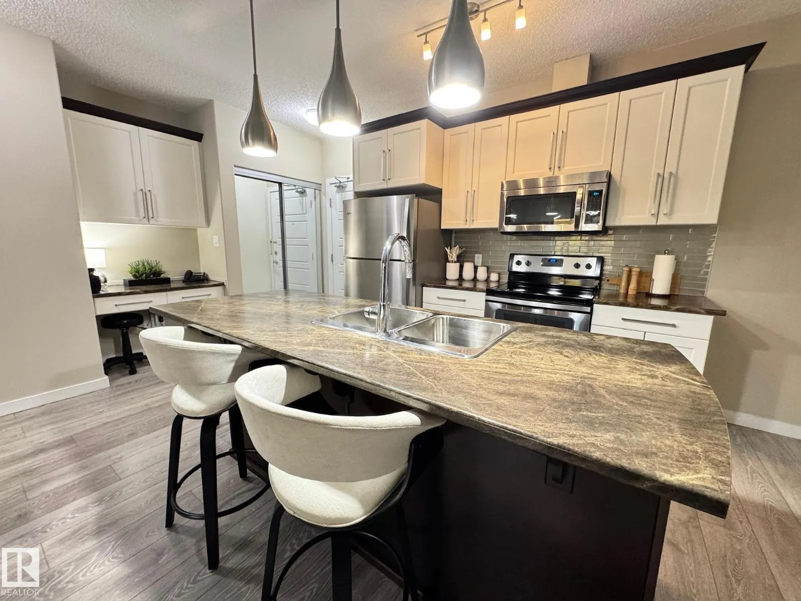 #218 508 Griesbach PR NW