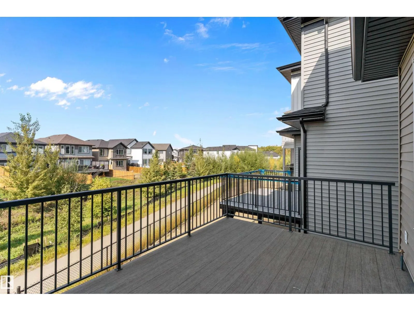 81 Meadowgrove LN