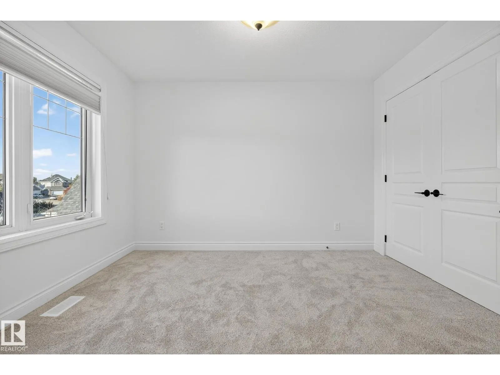 9016 16 AV SW
