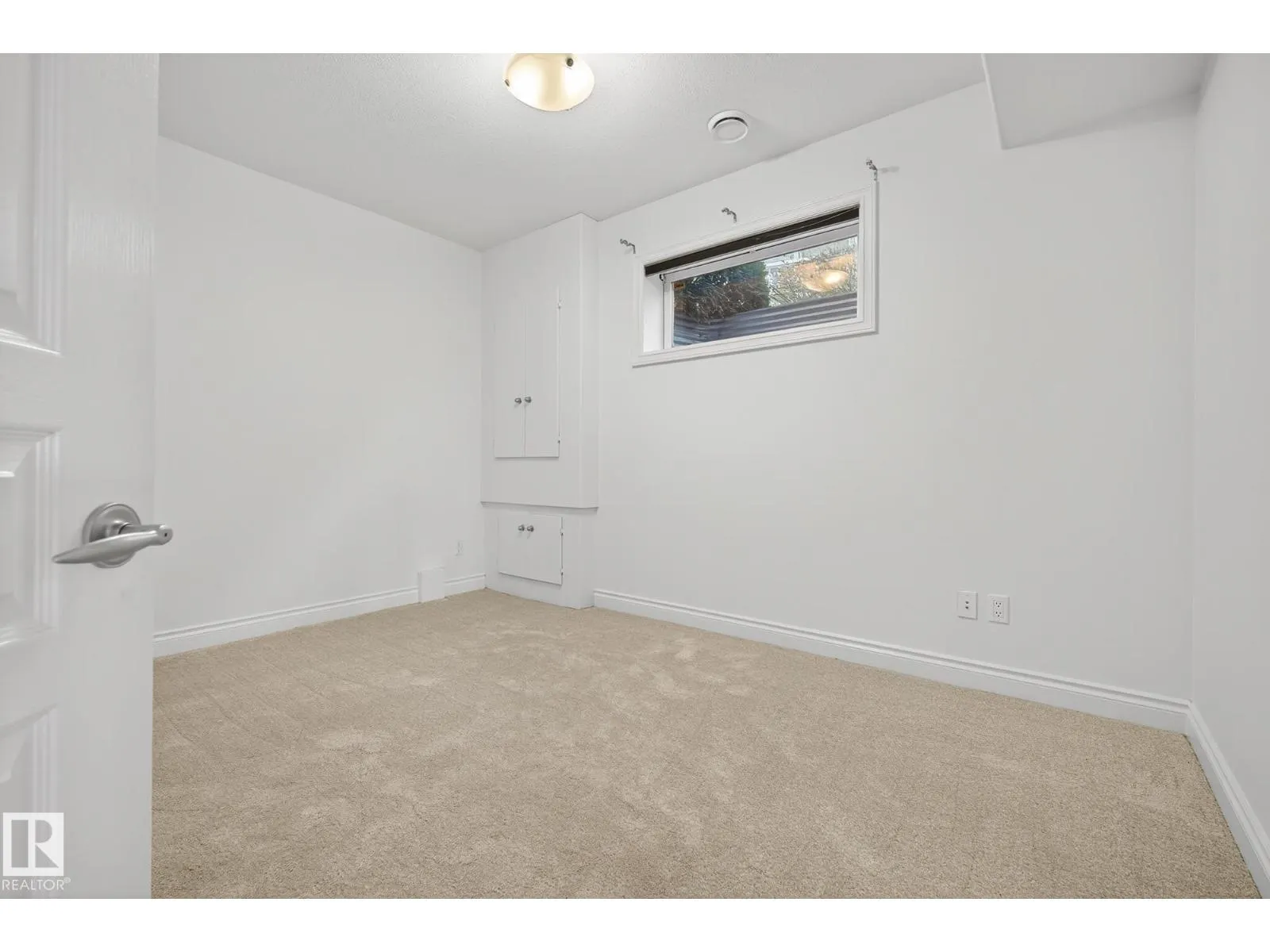 9016 16 AV SW