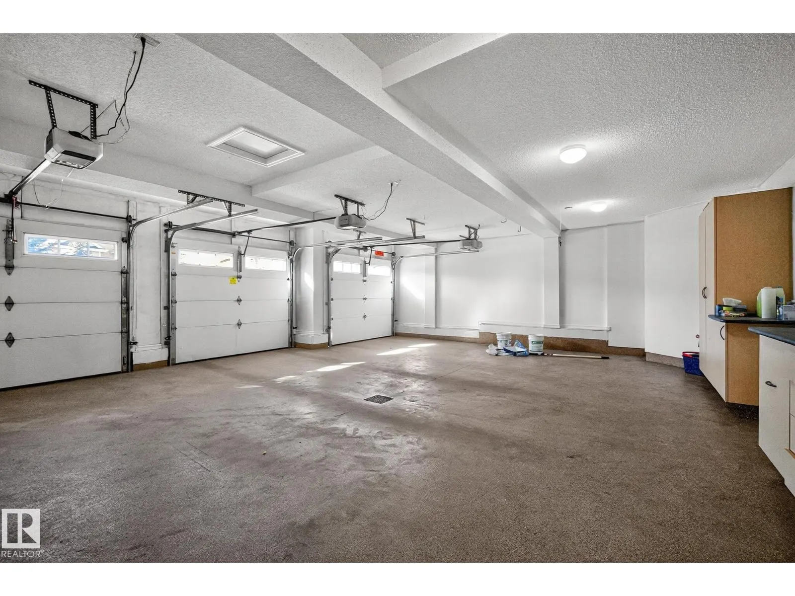 9016 16 AV SW