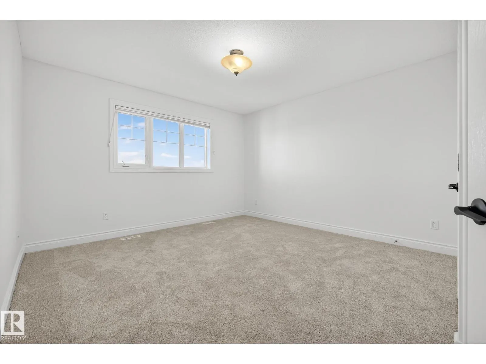 9016 16 AV SW