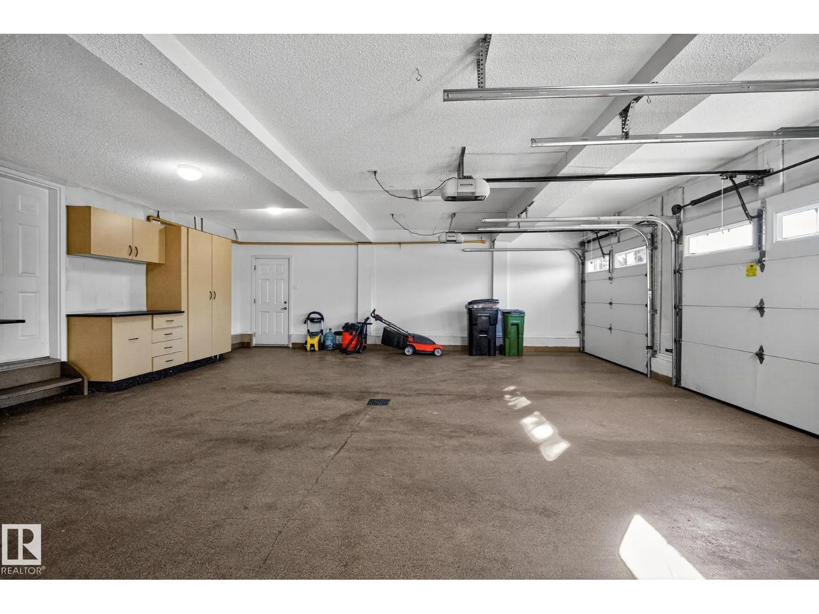 9016 16 AV SW