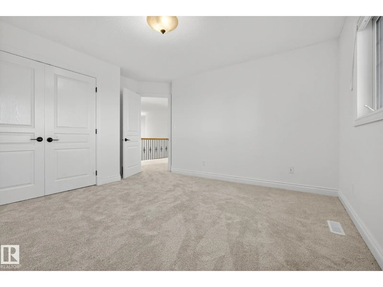 9016 16 AV SW