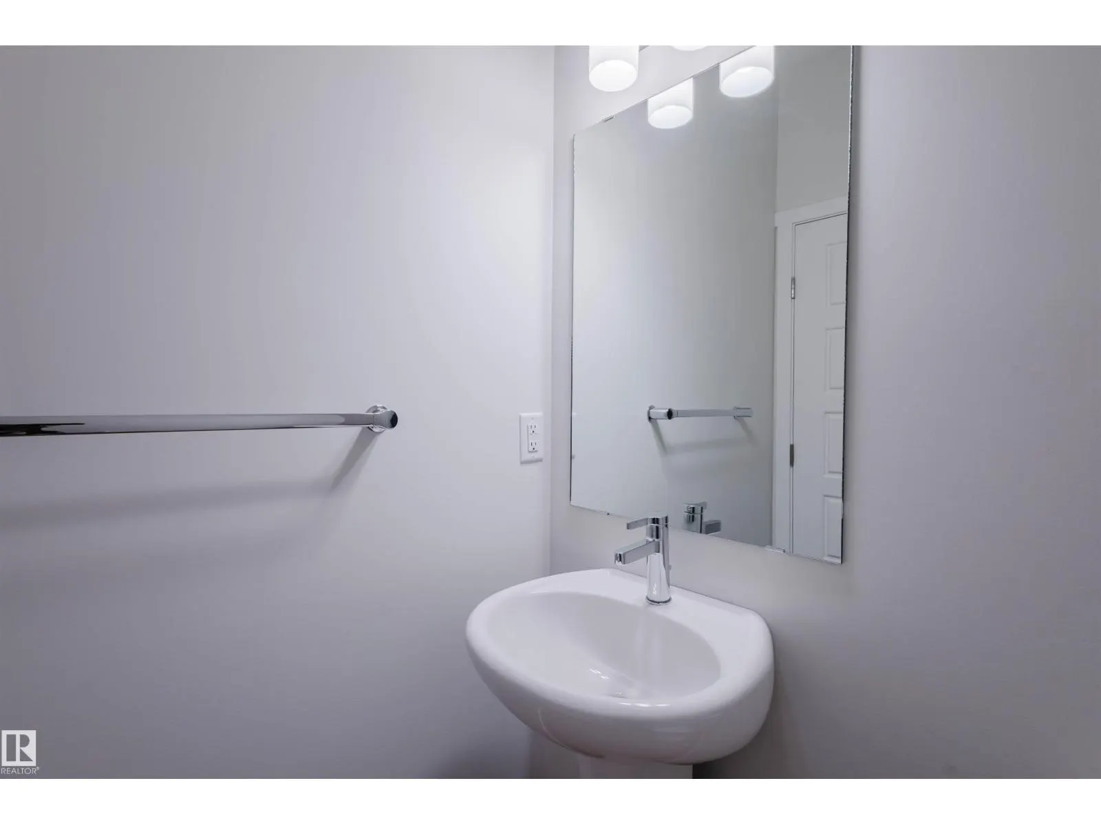 2031 209 ST NW
