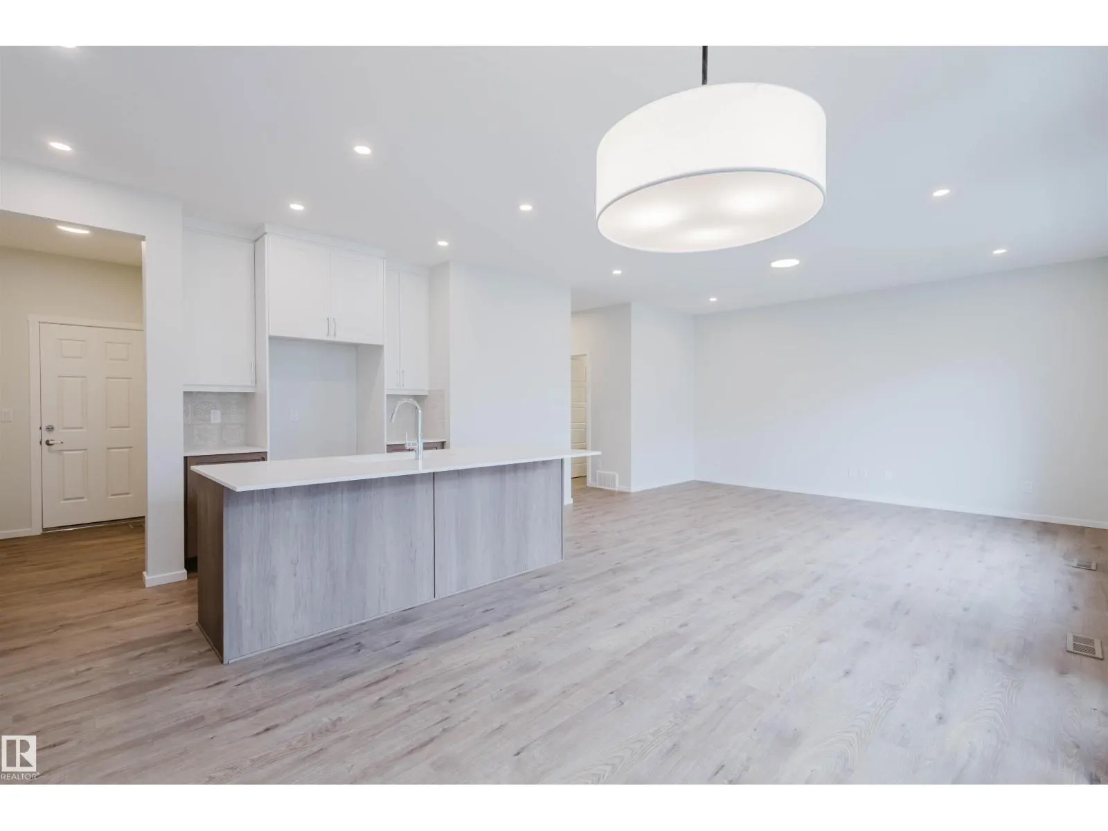 2031 209 ST NW