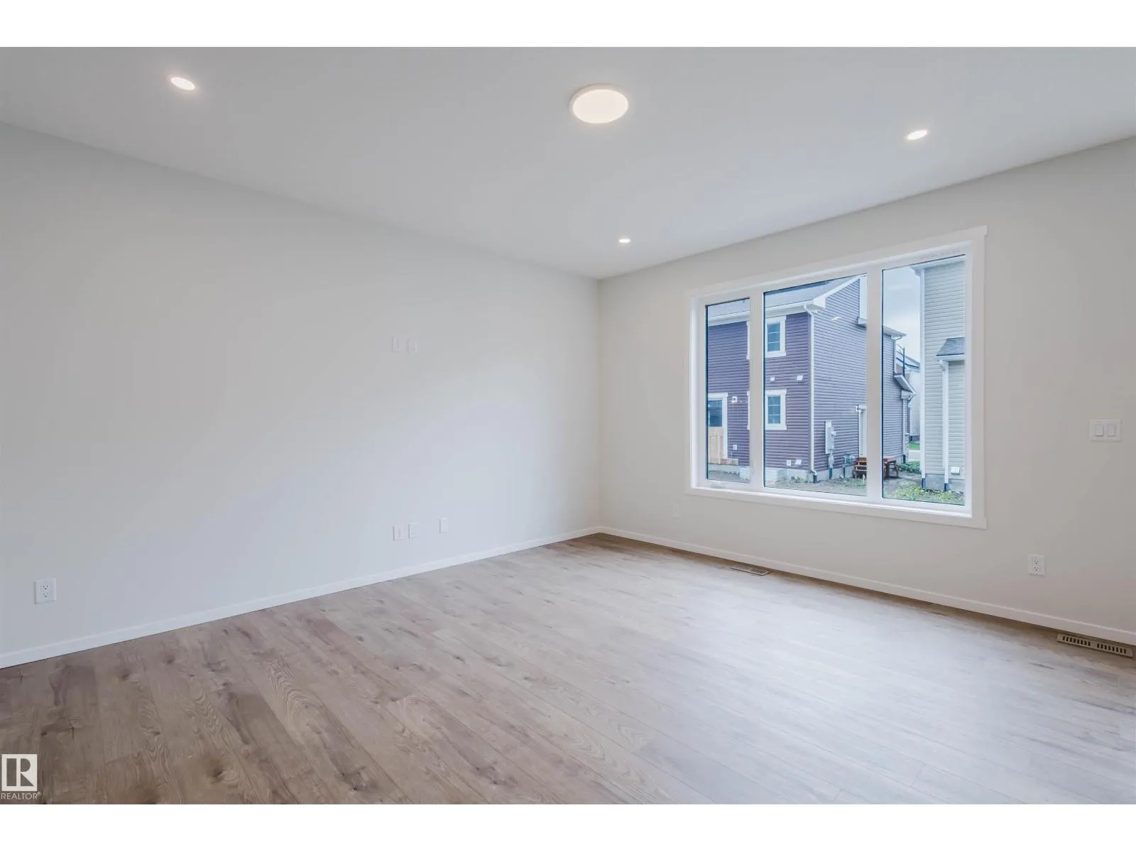 2031 209 ST NW