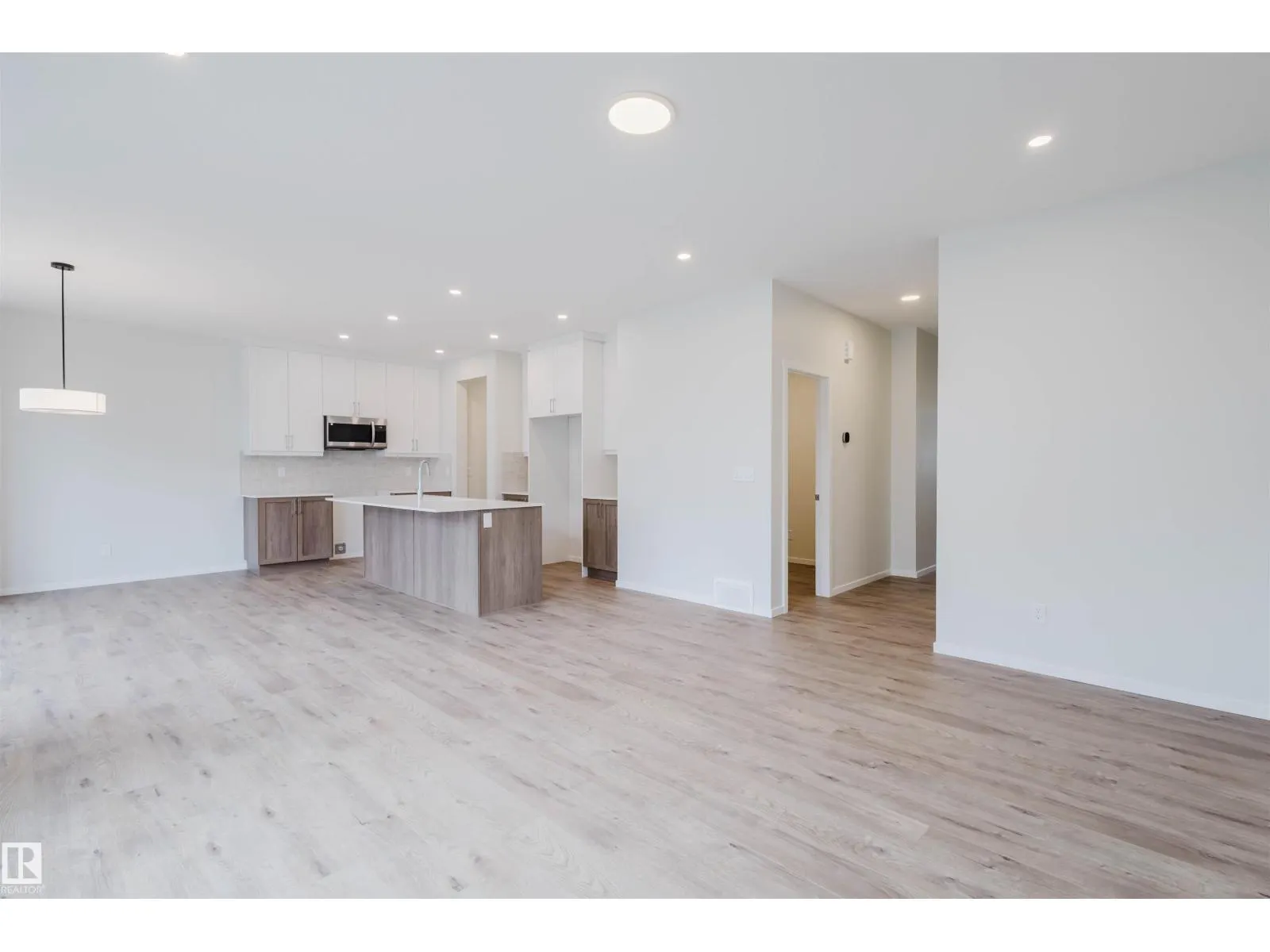 2031 209 ST NW