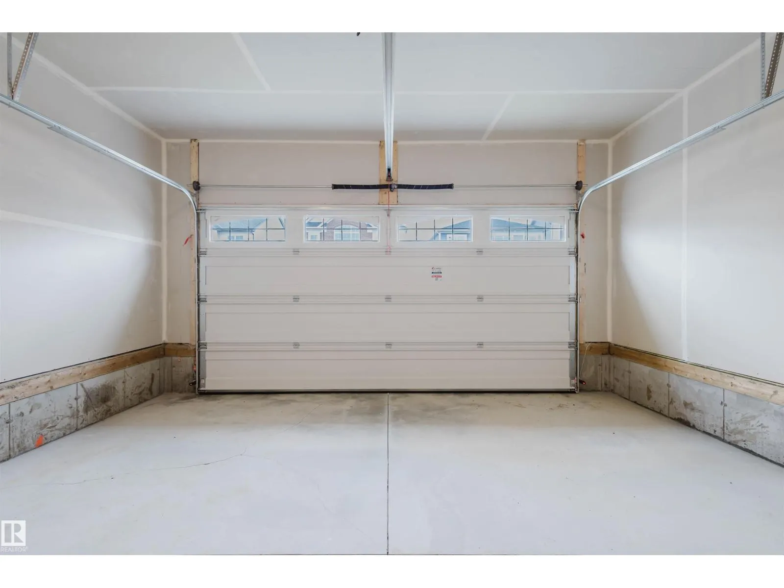 2031 209 ST NW