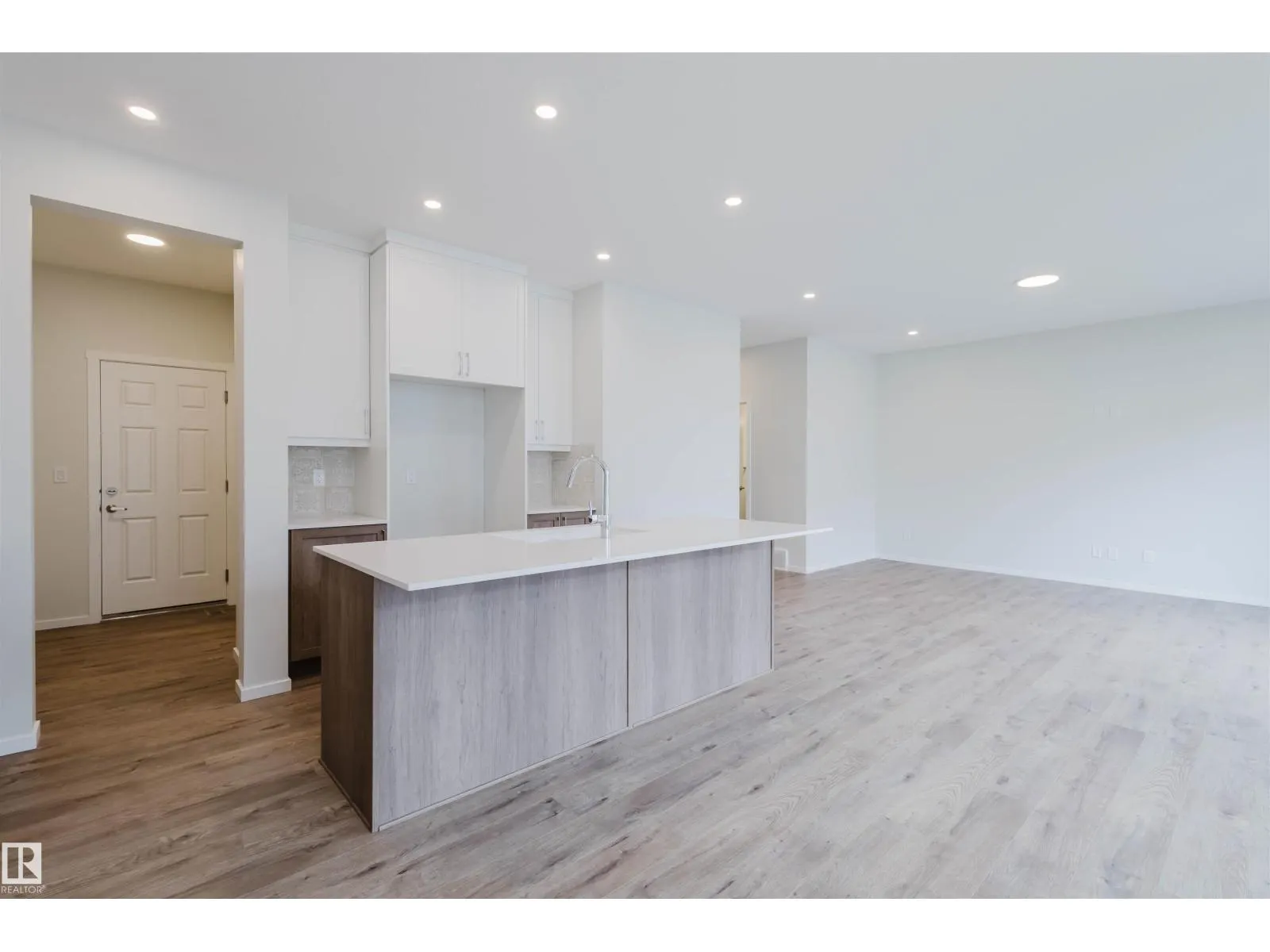 2031 209 ST NW