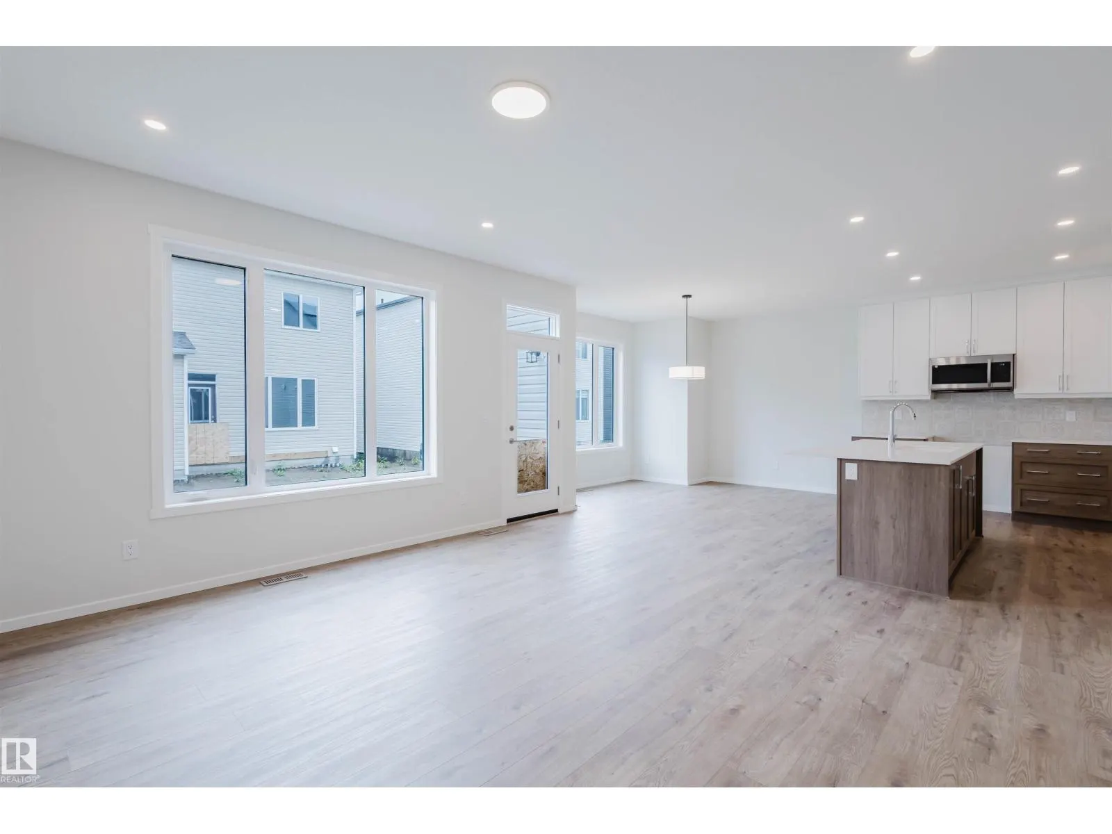2031 209 ST NW