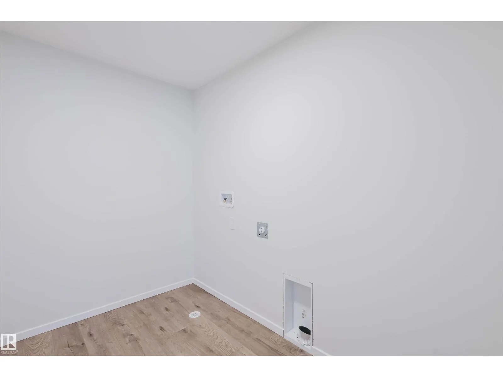 2031 209 ST NW