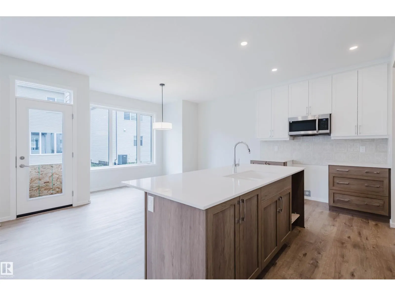 2031 209 ST NW