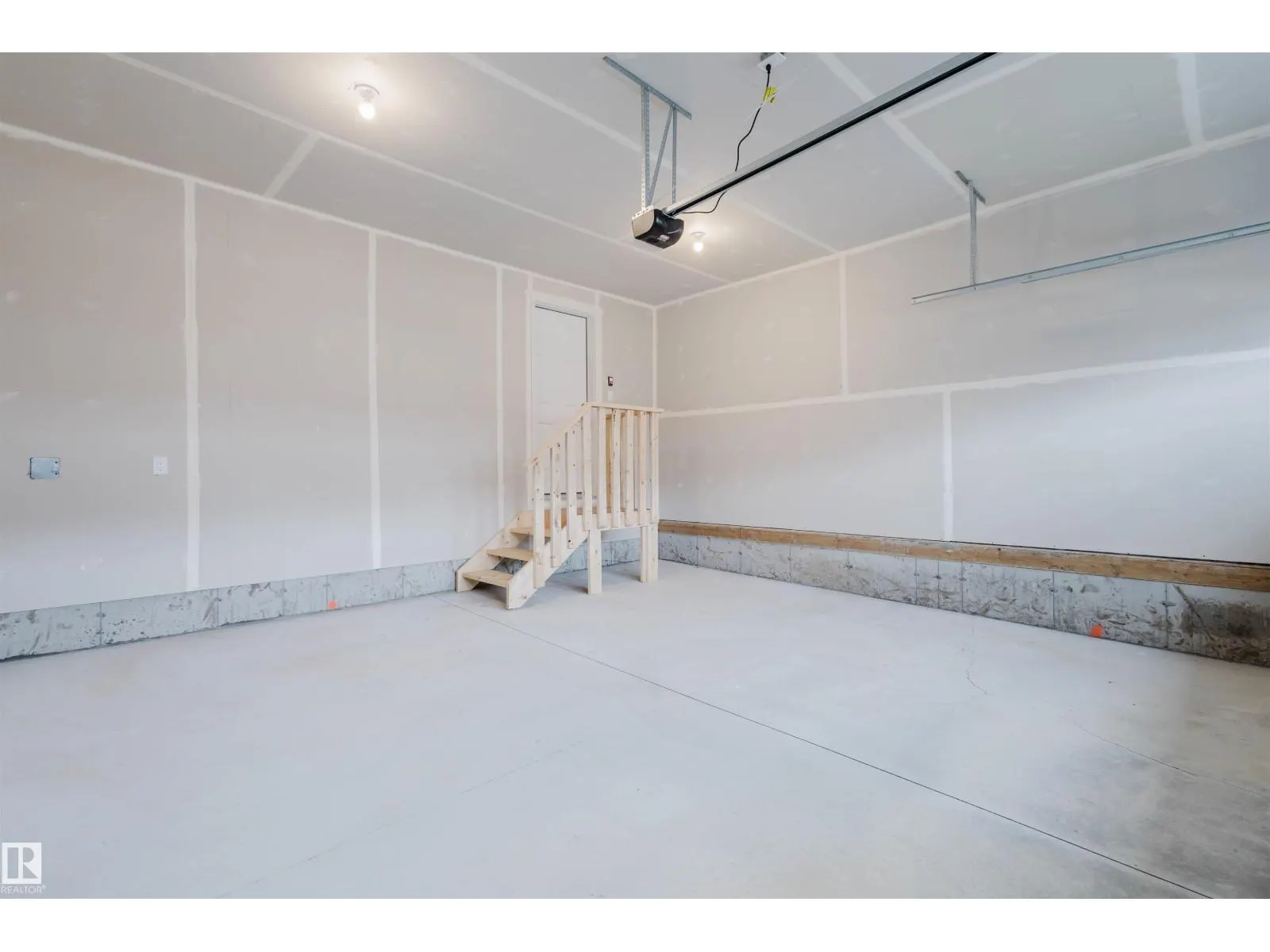 2031 209 ST NW