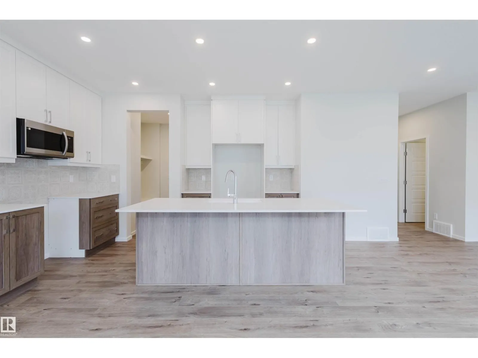 2031 209 ST NW