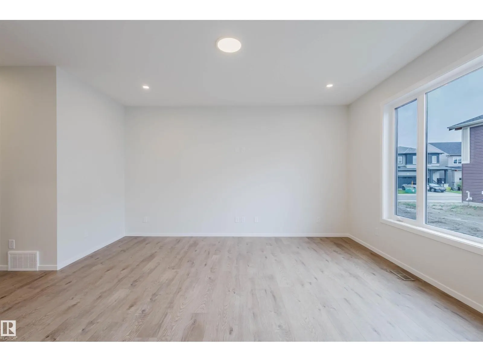 2031 209 ST NW