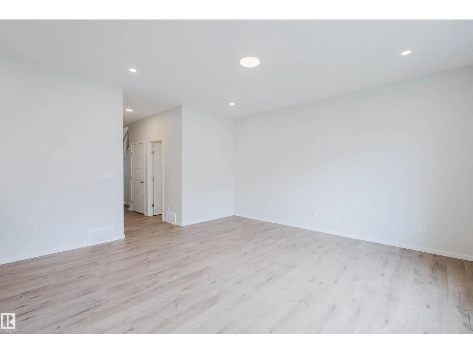 2031 209 ST NW