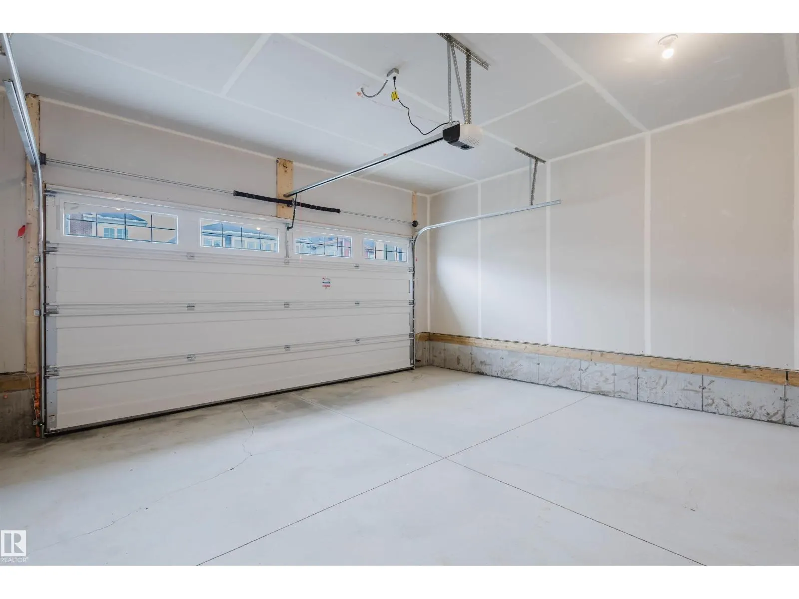 2031 209 ST NW