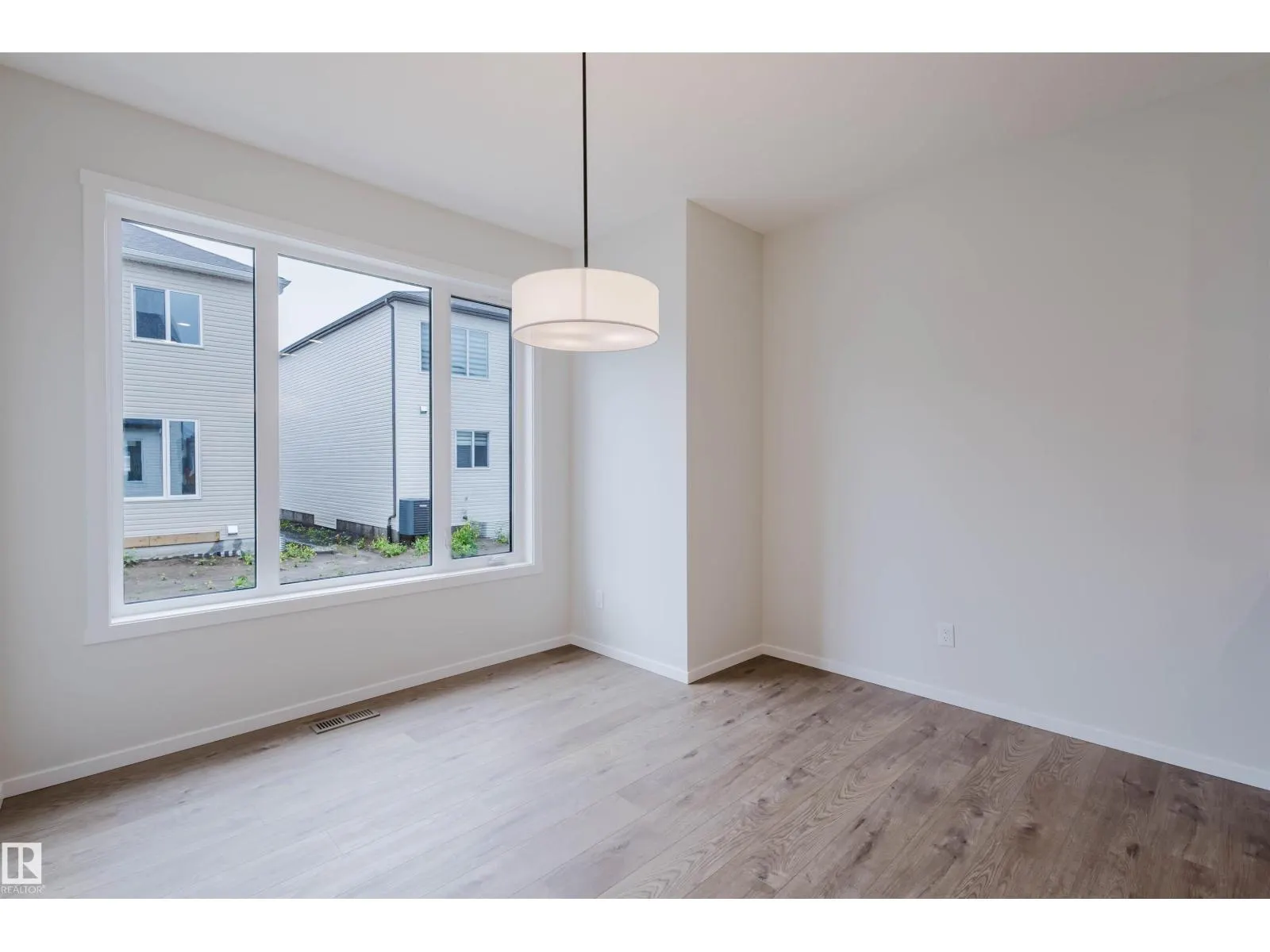 2031 209 ST NW