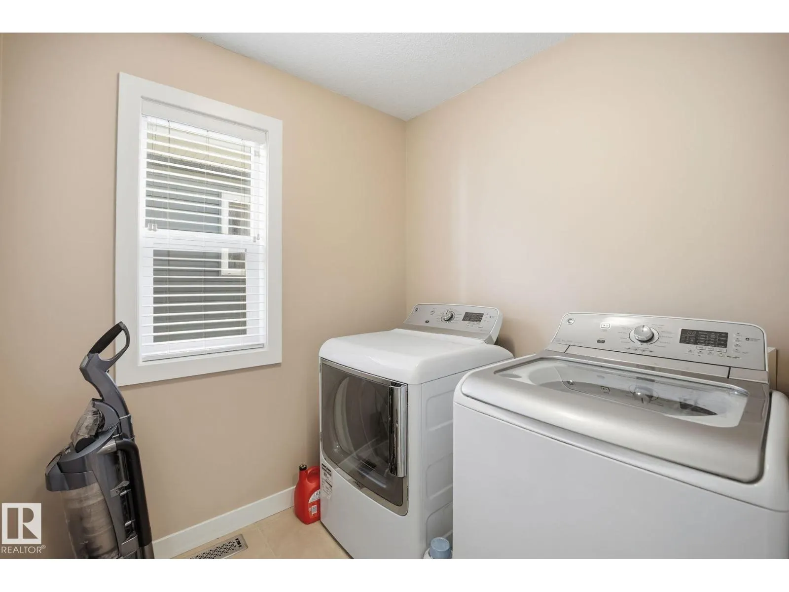 8710 180A AV NW