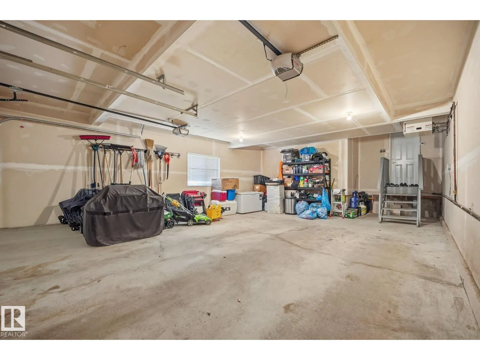 8710 180A AV NW