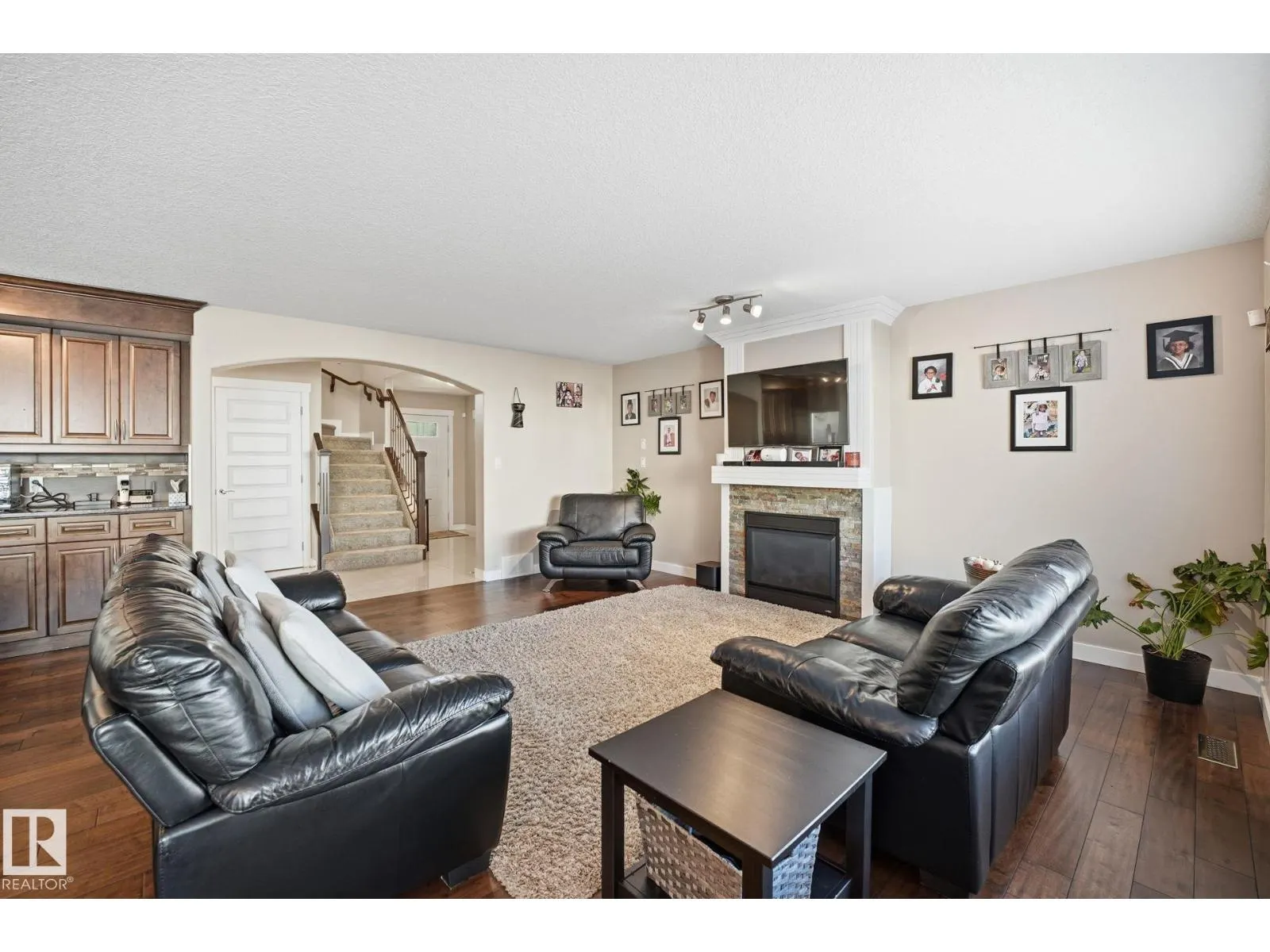 8710 180A AV NW
